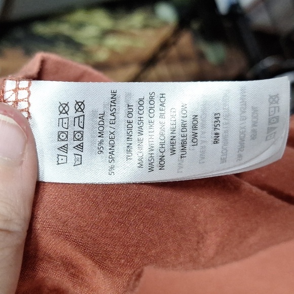 Paraphrase SIZE SMALL SLEEVELESS TOP - Picture 4 of 4